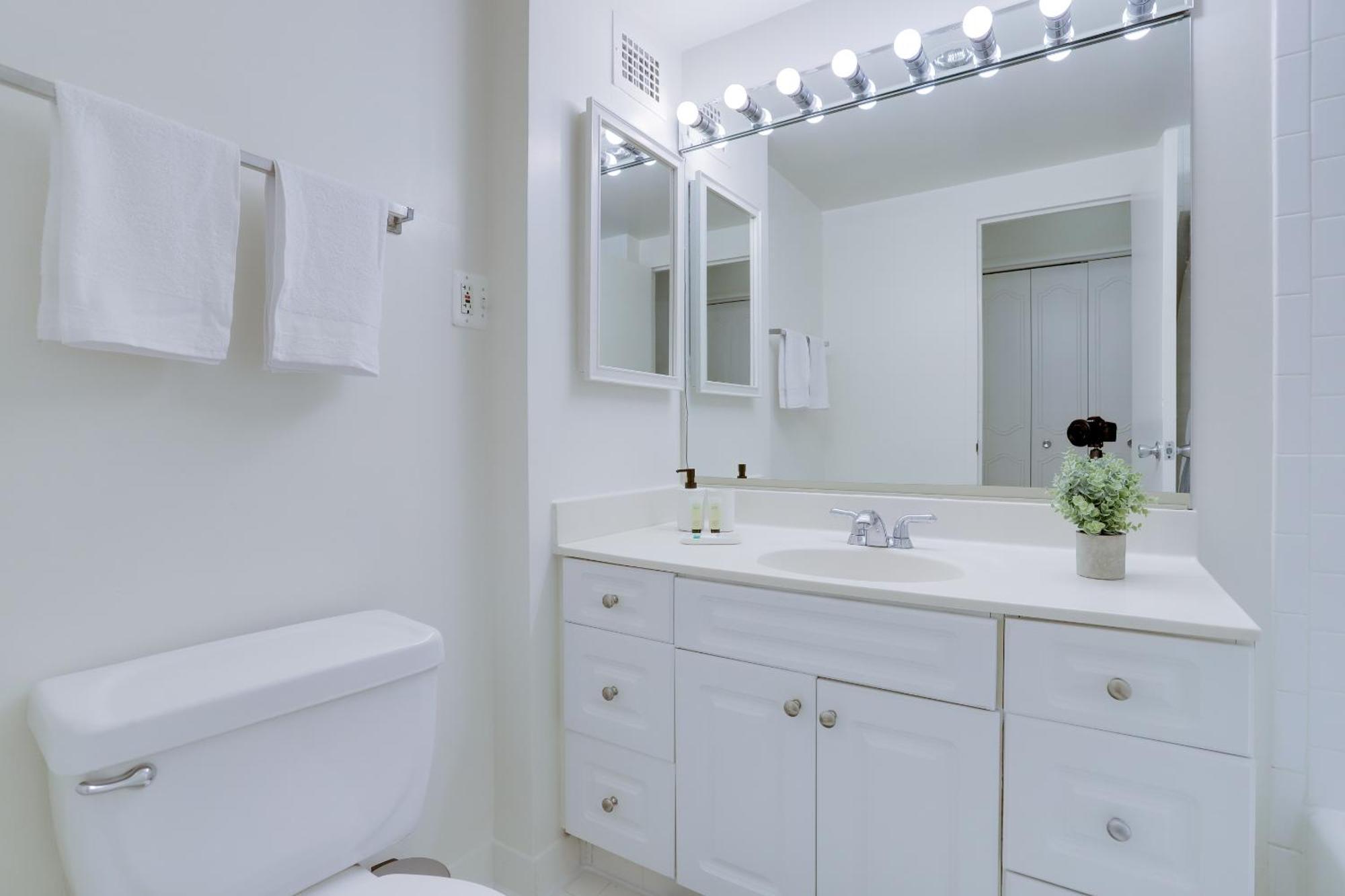 Spacious 2 Bedrooms Apt @Crystal City With Gym Arlington Buitenkant foto