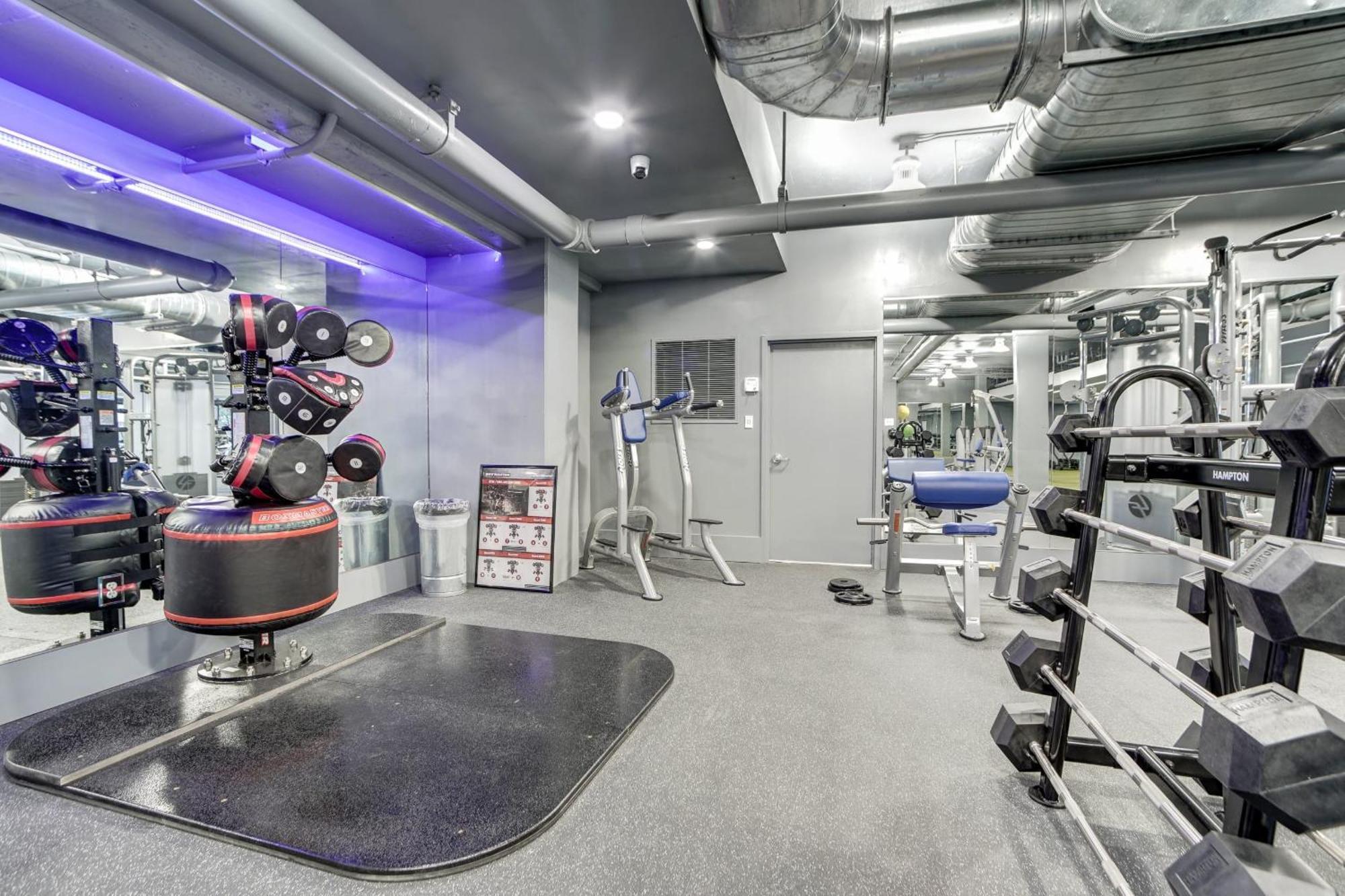 Spacious 2 Bedrooms Apt @Crystal City With Gym Arlington Buitenkant foto